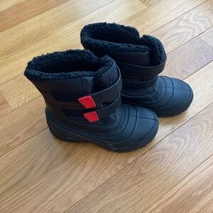 Kid winter boots US size 13 Almost new